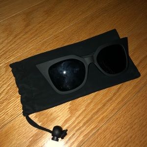 QUAY AUSTRALIA BLACK SUNGLASSES